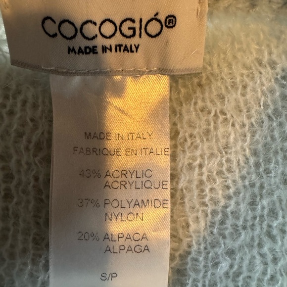 Elegant Women's Light baby blue Crew Neck Sweater - Picture 2 of 4